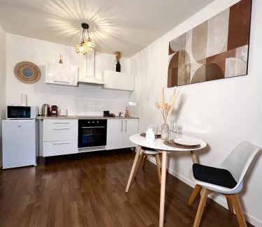 Argenteuil Wohnung | "MoonLighT" Gare à 10min de PARIS, WIFI, TERRASSE , PARKING