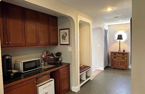 Milton-Freewater Haus | Moonrise Suite in a Vineyard + Winery!
