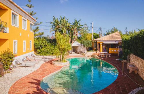 Albardeira Haus | Moonshine Guest House with private studios and private cottage