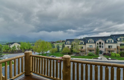 Eden Eigentumswohnung | Elch-hohle Eigentumswohnung bei Wolf Creek Utah Resort nahe Pineview Reservoir, Powder Mountain und Snowbasin