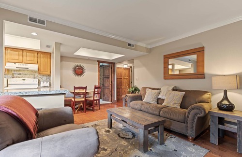 Kimball Junction Eigentumswohnung | Moose Mgmt at Powderwood 11C: Hot Tub & BBQ area- Near Shopping and Resorts