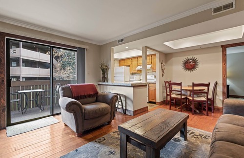 Kimball Junction Eigentumswohnung | Moose Mgmt at Powderwood 11C: Hot Tub & BBQ area- Near Shopping and Resorts