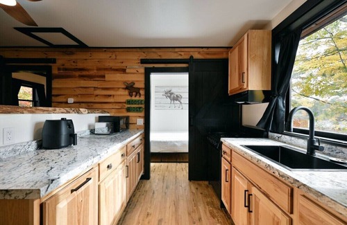 Iron River Kabine | Moose Ridge at The Spot on Buskey Bay of the Pike Chain of Lakes in Iron River, WI