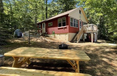 Sebago Haus | MOOSEY ON INN LIMIT 8 cottage