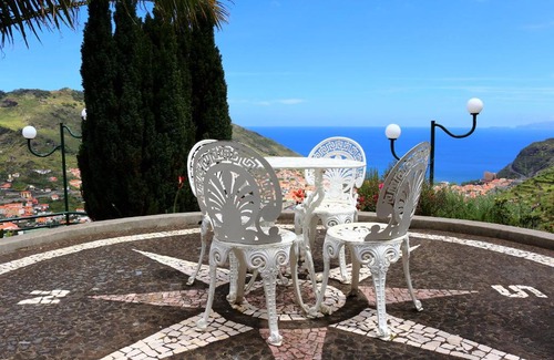 Machico Haus | Moradia Cor de Rosa