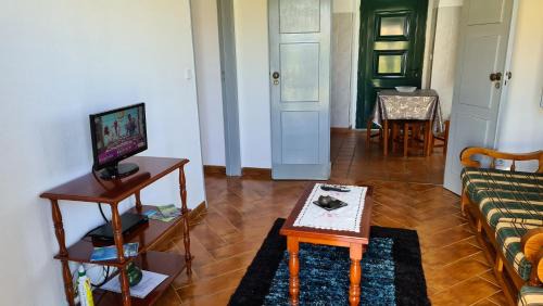 Lajes das Flores Haus | Moradias Estação Radio Naval , Moradia Vila do Porto