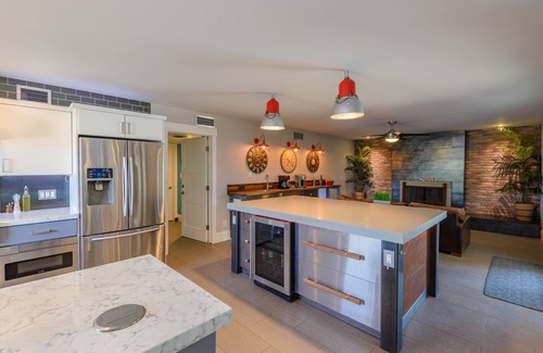 Desert Hills North Haus | Zollhaus mit gespaltenen Meistern auf privatem 1 Hektar großem Grundstück. In der Nähe der Sehenswürdigkeiten.