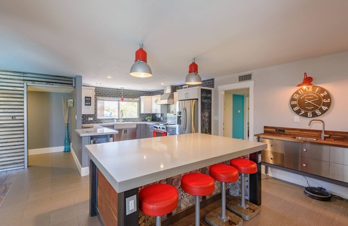 Desert Hills North Haus | Zollhaus mit gespaltenen Meistern auf privatem 1 Hektar großem Grundstück. In der Nähe der Sehenswürdigkeiten.