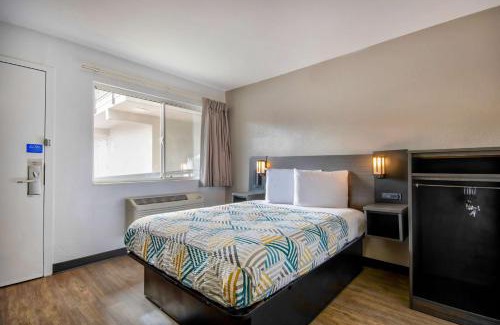 Albuquerque Hotel | Motel 6-Albuquerque, NM - Midtown