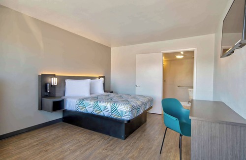 Northeast Heights Hotel | Motel 6 Albuquerque, NM - Carlisle