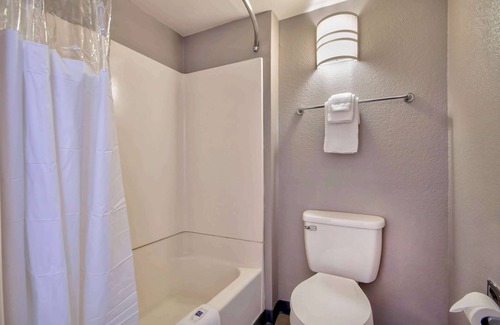 Northeast Heights Hotel | Motel 6 Albuquerque, NM - Carlisle