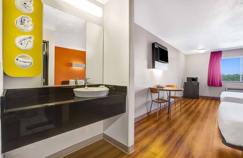 Apache Junction Hotel | Motel 6 Apache Junction, AZ