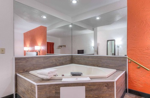 Bridgeview Hotel | Motel 6 Bridgeview, IL