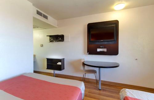 Capitol Heights Hotel | Motel 6 Capitol Heights, MD - Washington
