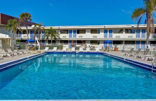 Cocoa Beach Hotel | Motel 6-Cocoa Beach, FL