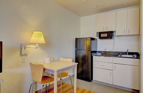 Cocoa Beach Hotel | Motel 6 Cocoa Beach, FL