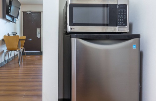 Fort Nelson Hotel | Motel 6 Fort Nelson, BC