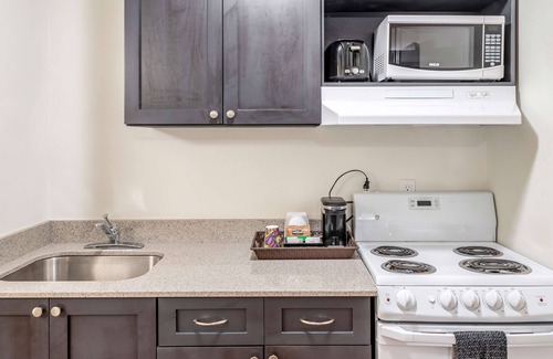 Fort Nelson Hotel | Motel 6 Fort Nelson, BC