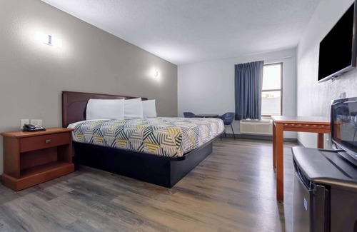 Franklin Hotel | Motel 6 Franklin, OH