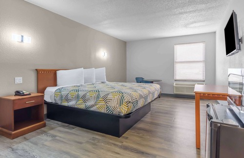 Franklin Hotel | Motel 6 Franklin, OH