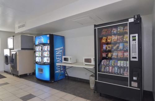 Indio Hotel | Motel 6 Indio, CA - Palm Springs