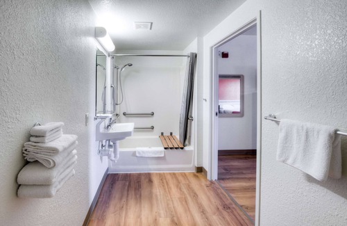 Niantic Hotel | Motel 6 Niantic, CT - New London