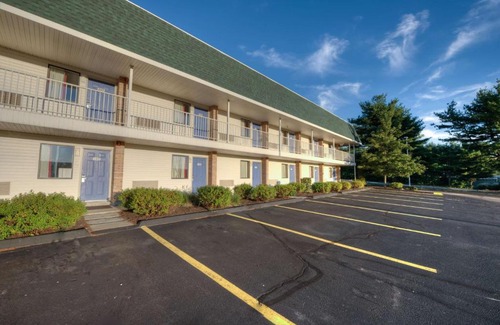 Niantic Hotel | Motel 6-Niantic, CT - New London