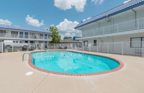 Norcross Hotel | Motel 6-Norcross, GA - Atlanta Northeast