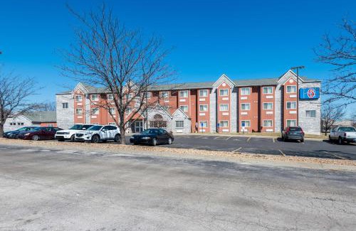 Olathe Hotel | Motel 6-Olathe, KS