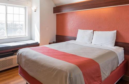 Olathe Hotel | Motel 6-Olathe, KS