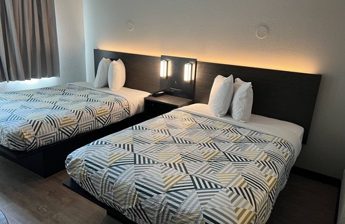 Florida Center Hotel | Motel 6 Orlando, FL - International Dr