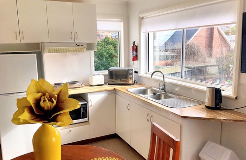 Hobart Central Business District Hotel | Motel Mayfair on Cavell