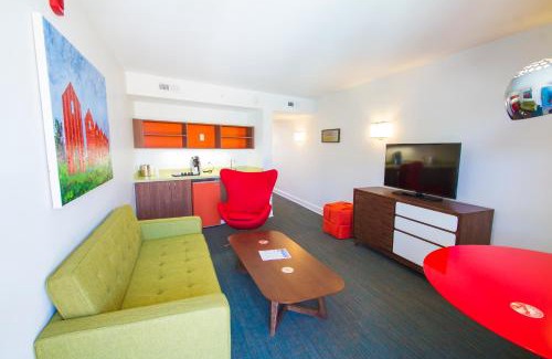 Kinston Hotel | Mother Earth Motor Lodge