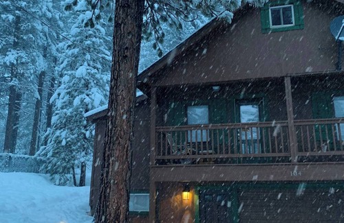 Calpine Kabine | Mountain Cabin with WiFi. Enjoy this quiet small-town retreat