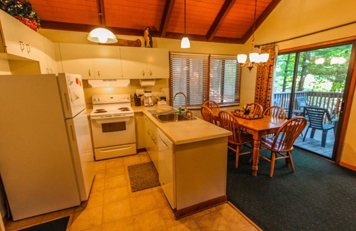 Marble Hill Eigentumswohnung | Mountain Condo w/ Deck & Fireplace