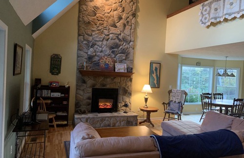 Ronceverte Haus | Mountain Hideaway