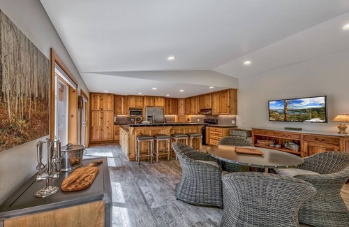 Skyland Haus | Modernes Berghaus, Whirlpool, Shuffle Board und Strandnähe