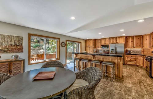 Skyland Haus | Modernes Berghaus, Whirlpool, Shuffle Board und Strandnähe