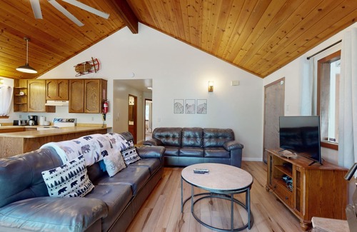 Tahoe Paradise Haus | Geräumiges Haus mit Behinderung Zugang & Deck - Berg leben in der Nähe des Sees!