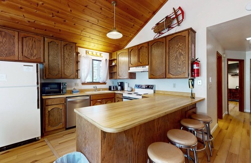 Tahoe Paradise Haus | Geräumiges Haus mit Behinderung Zugang & Deck - Berg leben in der Nähe des Sees!