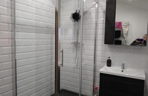 Nantgarw Wohnung | Mountain Lodge with magical views