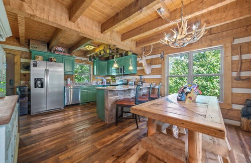 Dandridge Kabine | Mountain Log Cabin-Private Dock-Fire-Pit-Amazing View-Hot Tub-Game Room-Sauna!