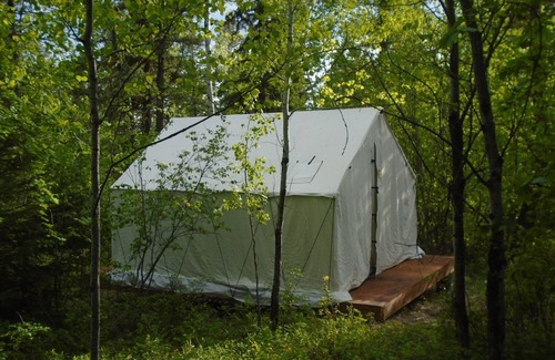 Eureka Wohnmobilvermietung | Mountain Man Wall Zeltcamping 5 Caribou Trail Wagon Camp