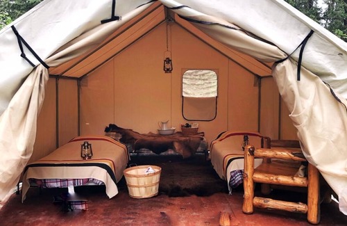 Eureka Wohnmobilvermietung | Mountain Man Wall Zeltcamping 5 Caribou Trail Wagon Camp