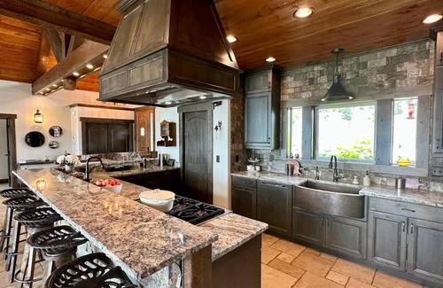 Elmo Haus | Mountain Modern Family 6-Acre Luxury Home w/Lake View & Nearby Lake Access