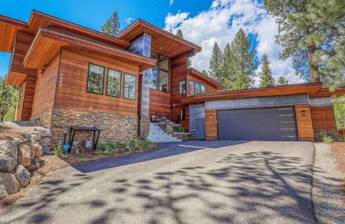 Ponderosa Palisades Haus | Mountain Modern with privacy and views in gated community