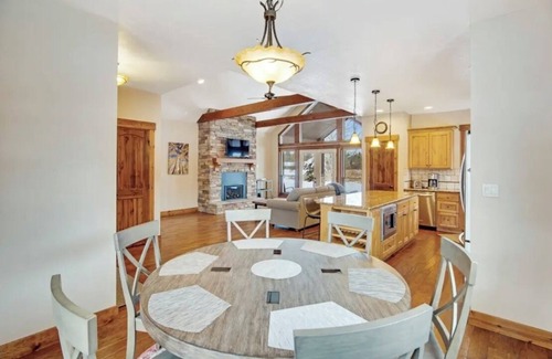 McCall Haus | Mountain Retreat-Golf Course-Payette Lake-Brundage-skiing-snowmobiling-Mt biking