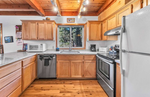 Serene Lakes Haus | Mountain Retreat Near Ski Resorts and Lake