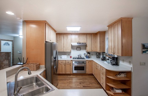 Colfax Haus | Mountain Retreat, Pool Table, Close to Skiing by RedAwning