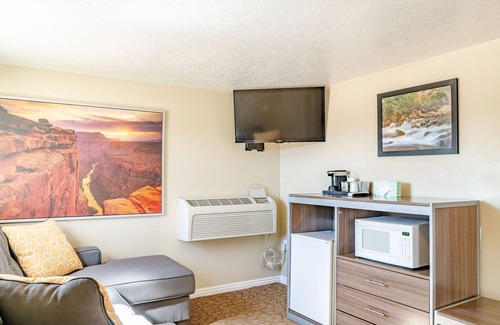 Hatch Hotel | Mountain Ridge Cabins and Lodging